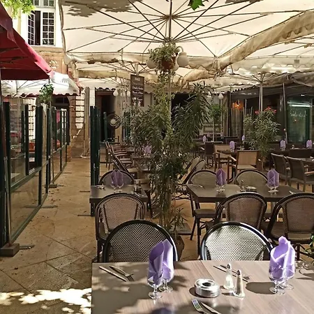 Furnished In The Heart Of The Close To The Amenities Aix-en-Provence