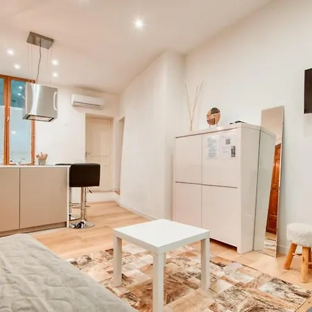 Furnished In The Heart Of The Close To The Amenities Apartment Aix-en-Provence